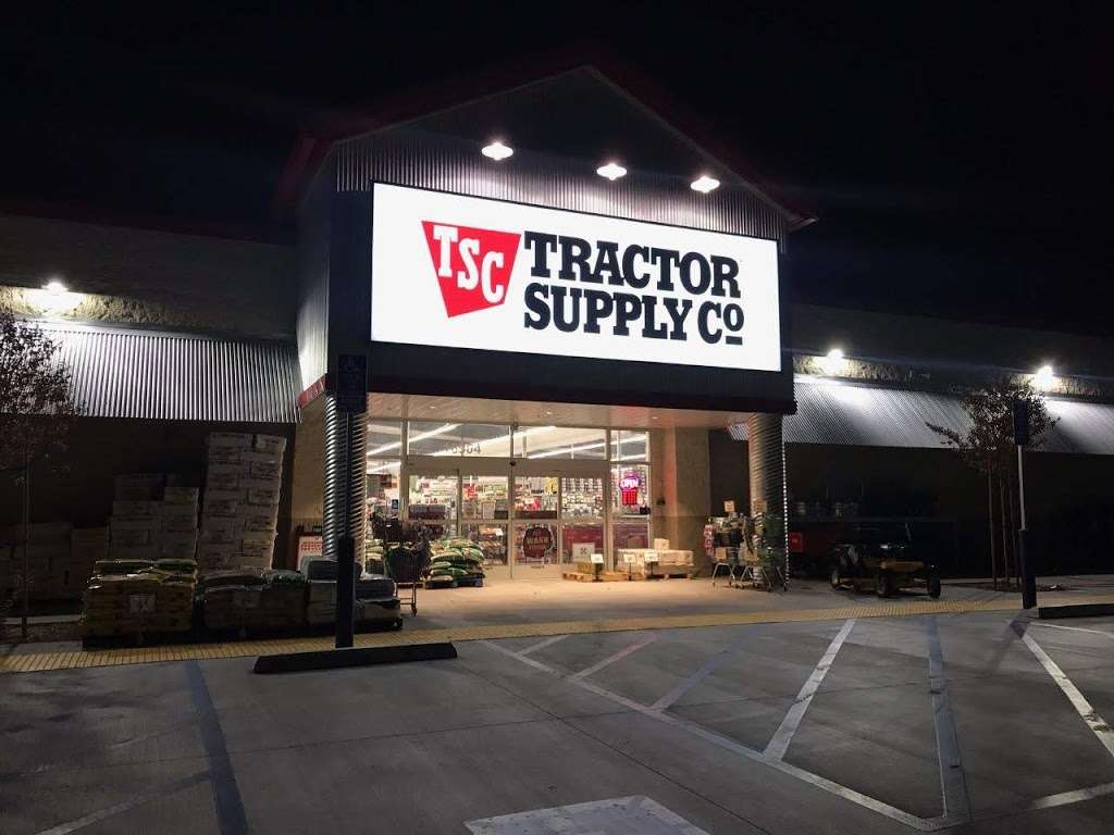 Tractor Supply Co. | 16904 West Sierra Hwy, Canyon Country, CA 91351, USA | Phone: (661) 252-1656