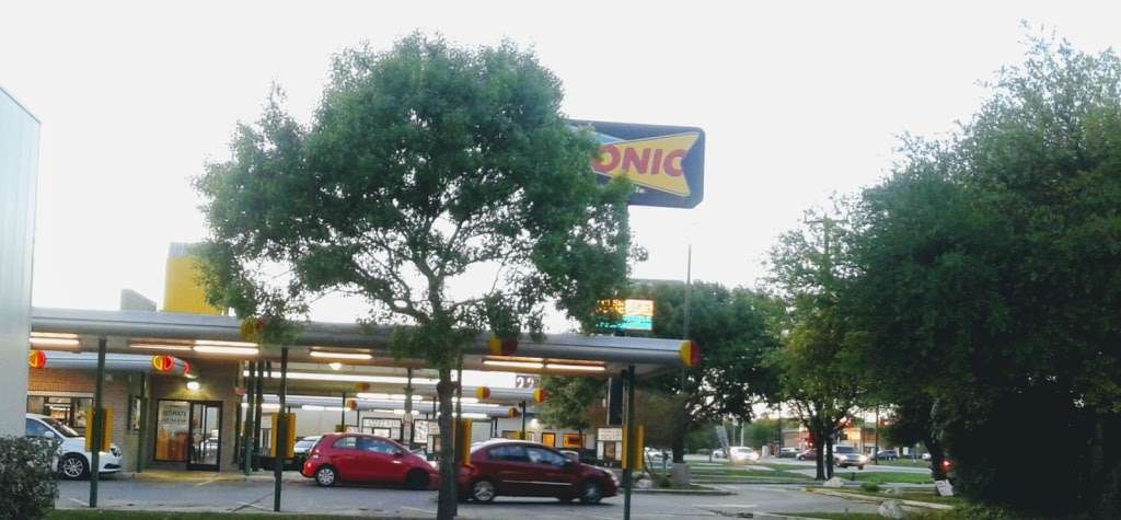 Sonic Drive-In | 9424 West, FM471, San Antonio, TX 78250, USA | Phone: (210) 523-8501