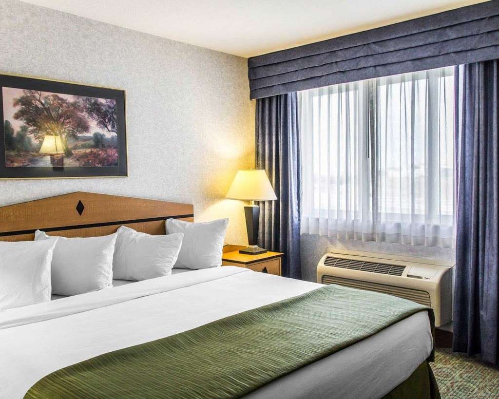 Quality Inn & Suites Denver Airport - Gateway Park | 3300 Ouray St, Aurora, CO 80011 | Phone: (303) 340-3800