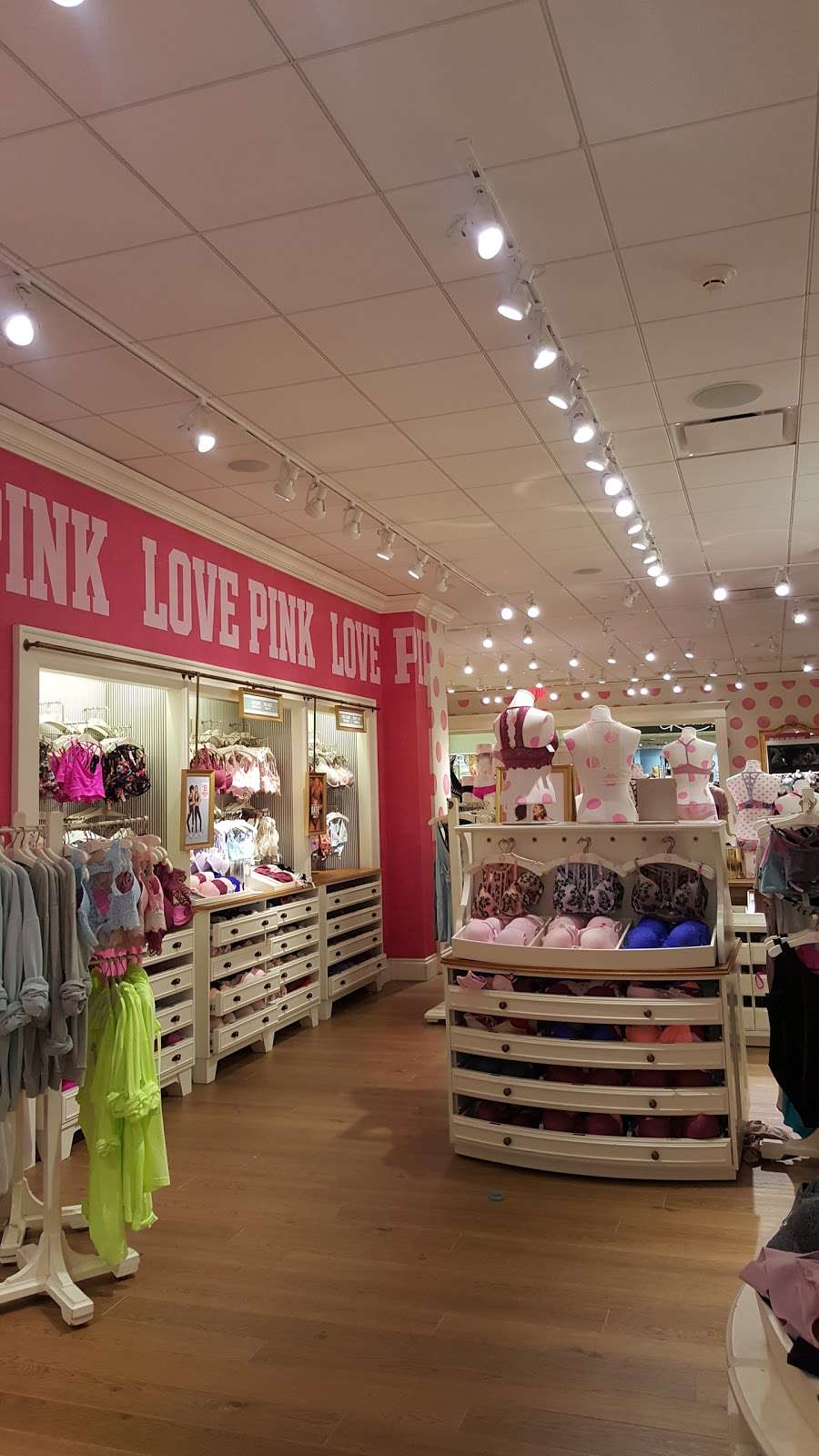 Victorias Secret & PINK | 2570 E Sunrise Blvd #2078A, Fort Lauderdale, FL 33304 | Phone: (954) 564-6404