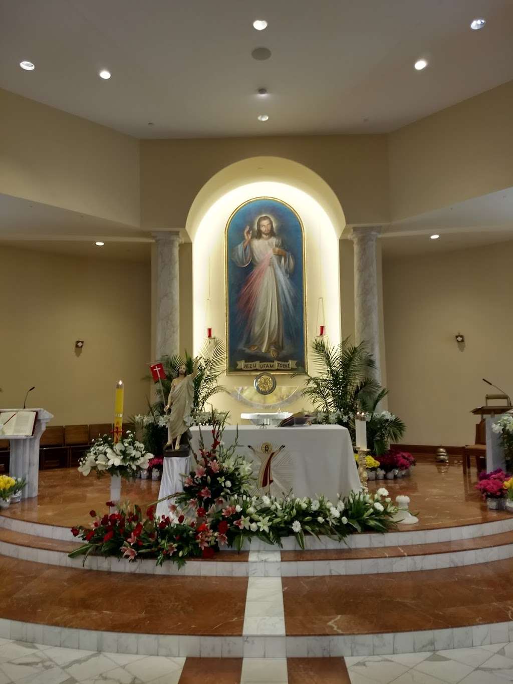 Divine Mercy Polish Parish | 21W411 Sunset Ave, Lombard, IL 60148, USA | Phone: (630) 268-8766