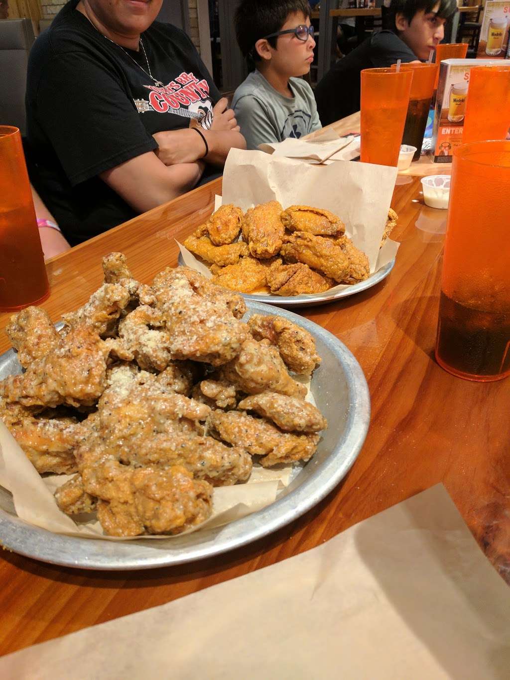 Hooters | 15412 IH 35 N, Selma, TX 78154, USA | Phone: (210) 946-4668