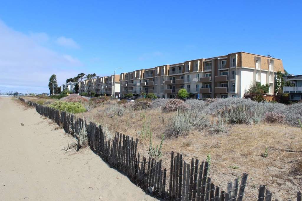 Alameda Beach | 2351 Shore Line Dr, Alameda, CA 94501 | Phone: (510) 562-7275