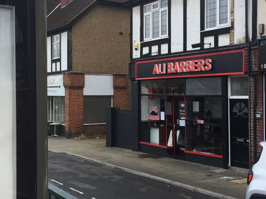 Ali Barbers | 203 Kingston Rd, Epsom KT19 0AB, UK | Phone: 07427 637333