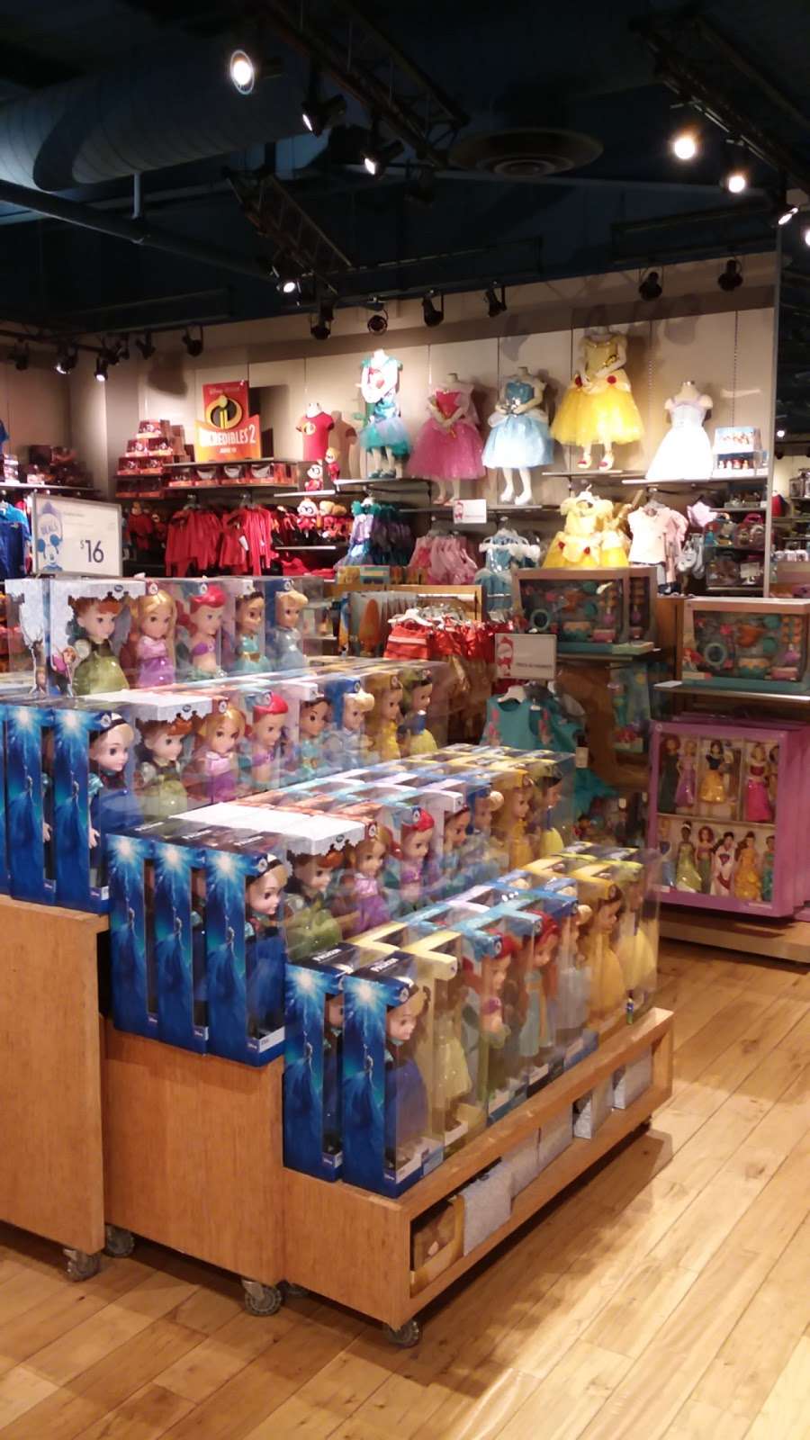 Disney Store | 35 S Willowdale Dr, Lancaster, PA 17602 | Phone: (717) 391-6717
