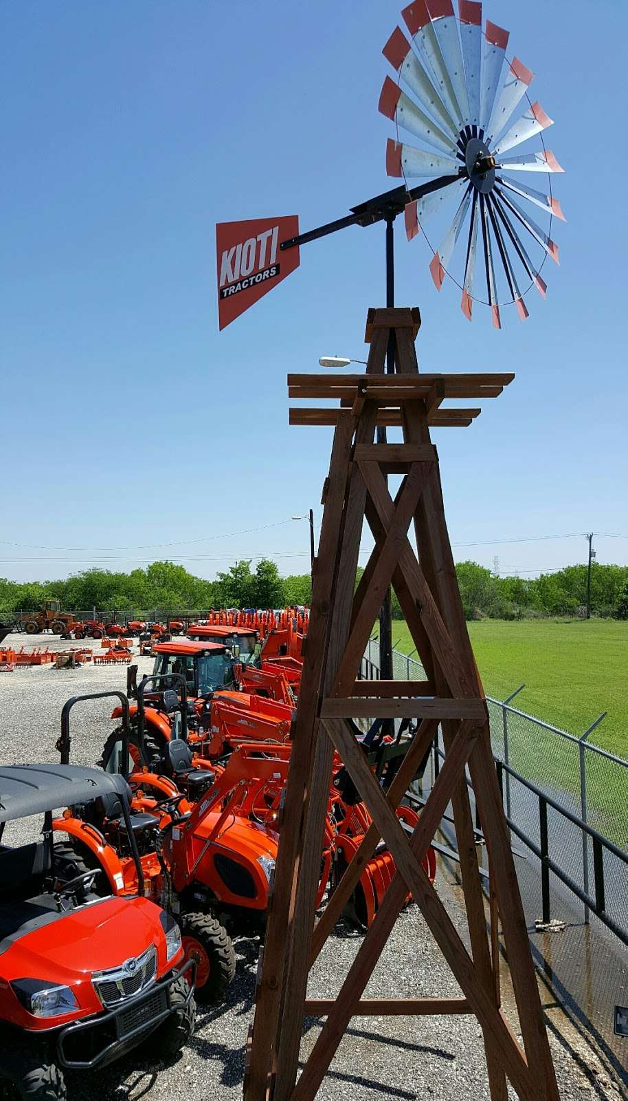 Hill Country Tractor | 14620 I-37, Elmendorf, TX 78112, USA | Phone: (210) 633-0803