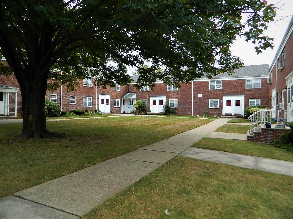 Roosevelt Hall/Remax Real Estate Limited | 297 Kinderkamack Rd, Oradell, NJ 07649, USA | Phone: (201) 280-6333