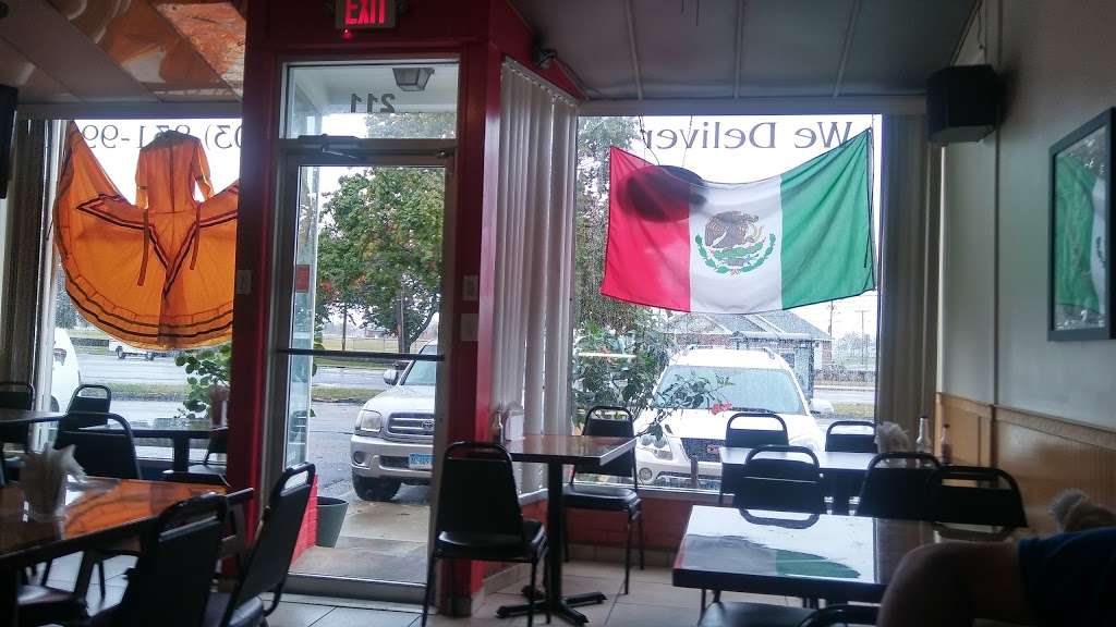 Los Molcajetes Mexican Restaurant | 211 Liberty Square, Norwalk, CT 06855, USA | Phone: (203) 831-9921