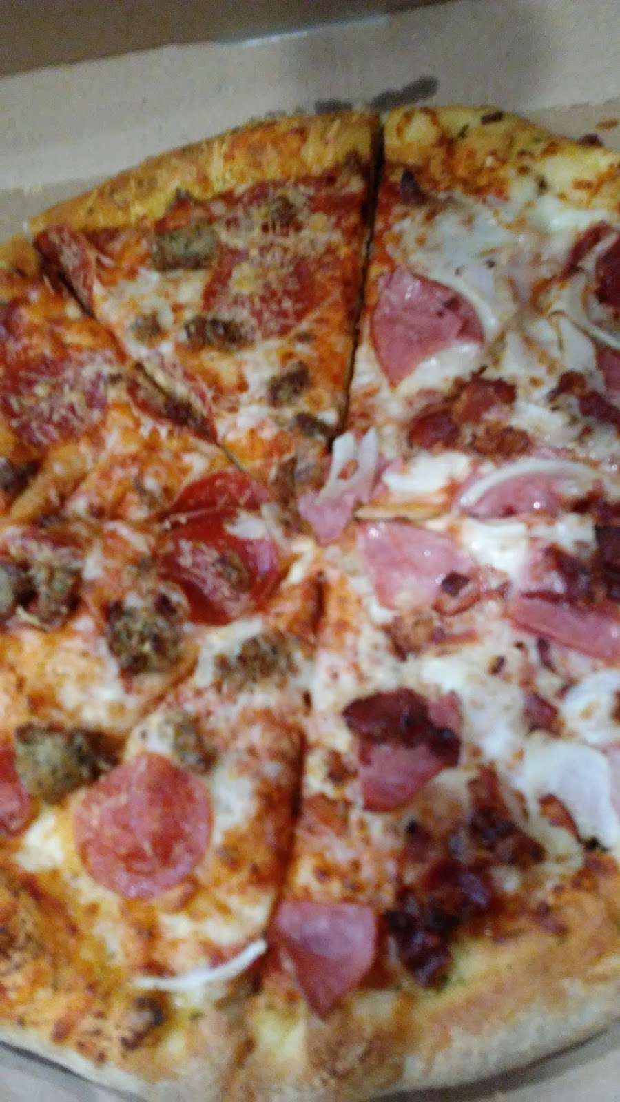 Dominos Pizza | 2522 E Washington St, Indianapolis, IN 46201, USA | Phone: (317) 636-0900