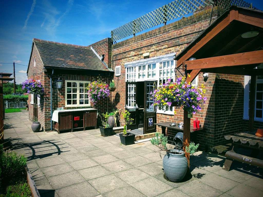 The Shy Horse | 423 Leatherhead Rd, Chessington KT9 2NQ, UK | Phone: 01372 738051