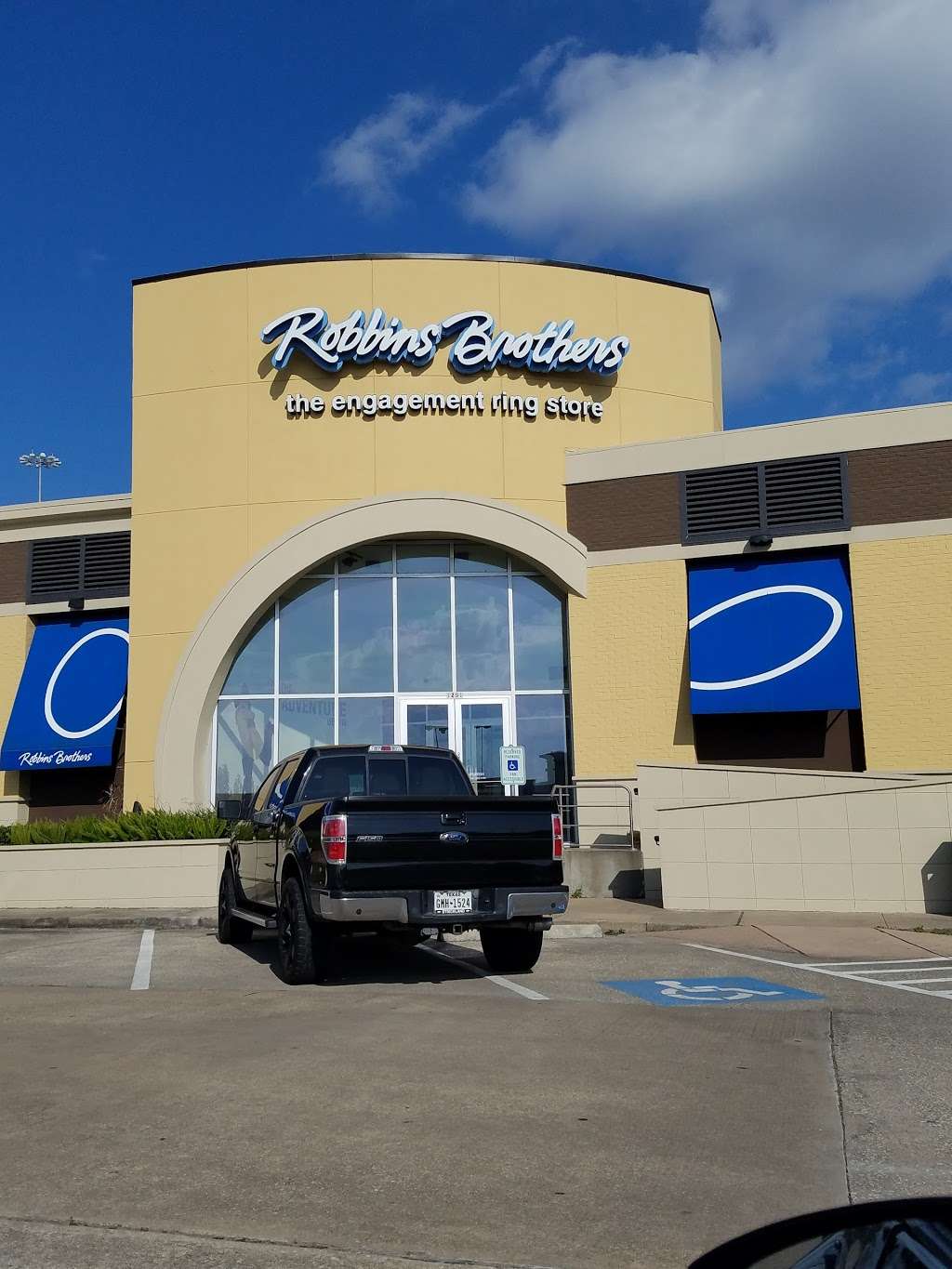 Robbins Brothers | 1251 Bay Area Blvd, Webster, TX 77598, USA | Phone: (281) 557-3160