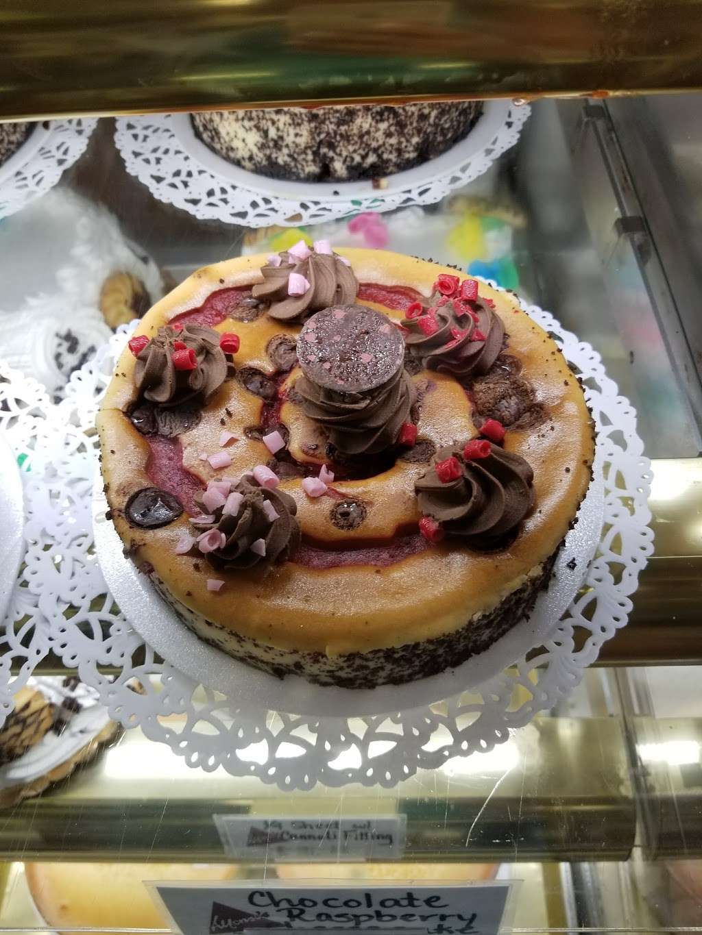 Alfonsos Pastry Shoppe | 4366 Amboy Rd, Staten Island, NY 10312, USA | Phone: (718) 984-8011