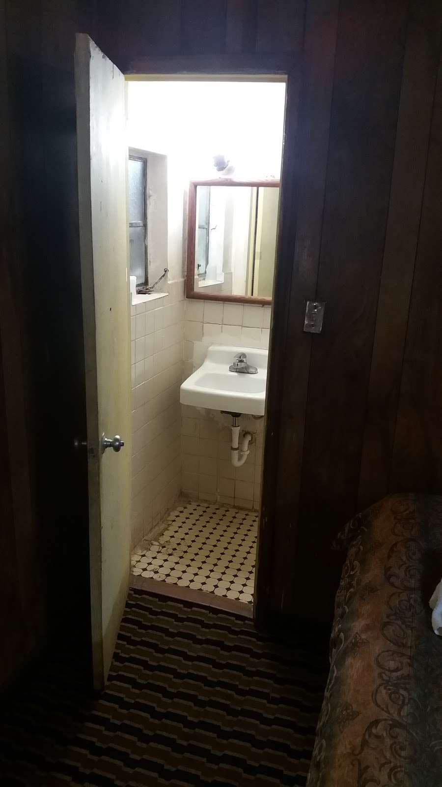 Holiday Motel | 6001 N Tryon St, Charlotte, NC 28213, USA | Phone: (704) 596-7185