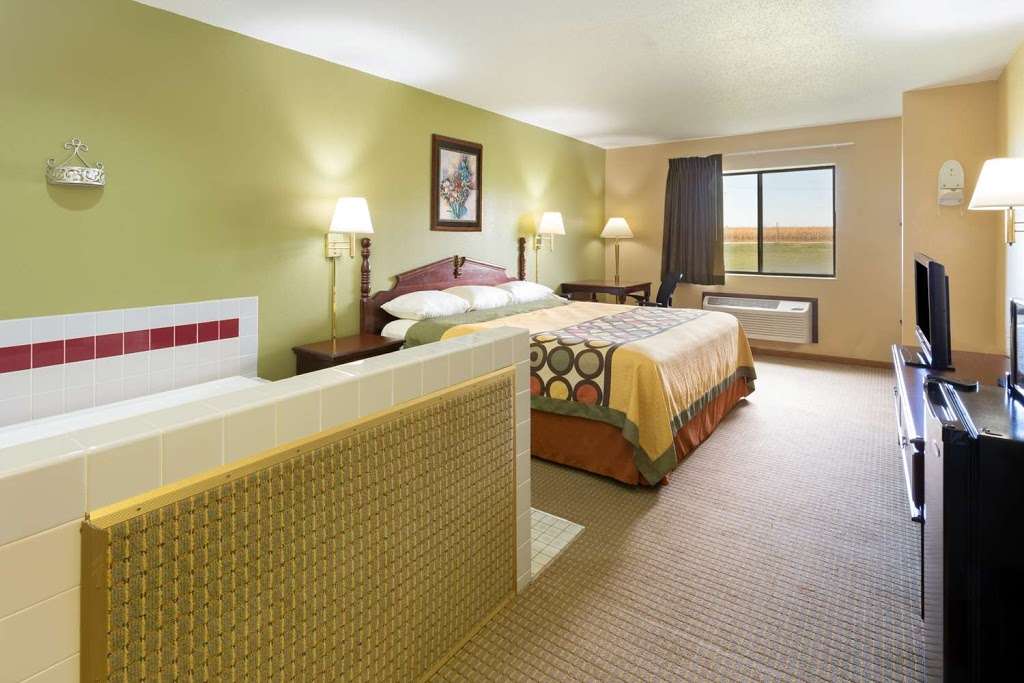 Super 8 by Wyndham DeKalb IL | 800 W, Fairview Dr, DeKalb, IL 60115, USA | Phone: (815) 748-4688