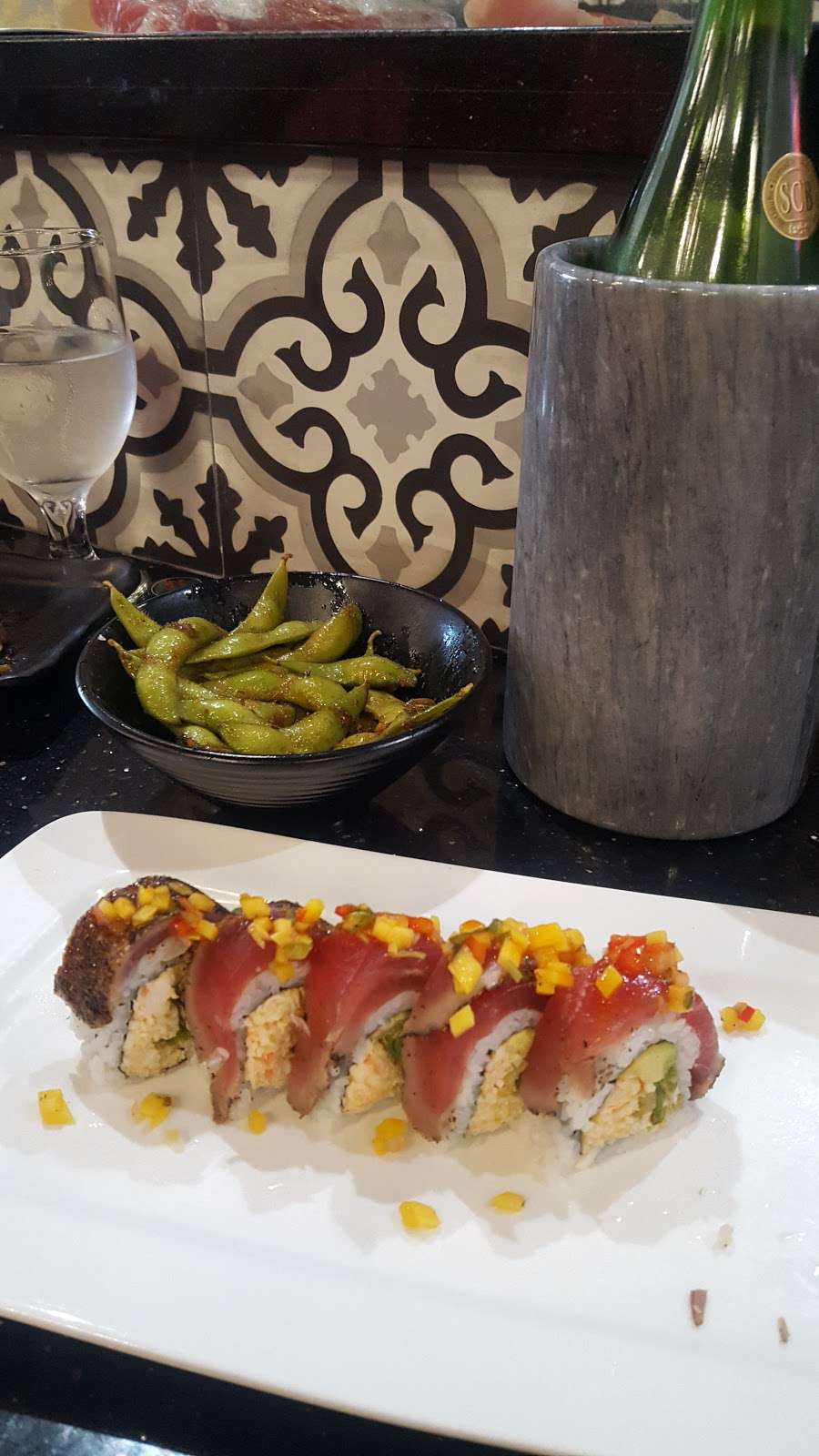 ENSUI SUSHI | 2689 Via De La Valle STE A, Del Mar, CA 92014, USA | Phone: (858) 925-7750