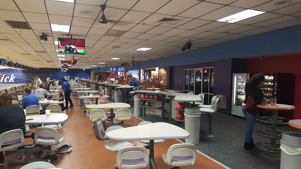 Brunswick Zone Columbia Lanes | 7100 Carved Stone, Columbia, MD 21045 | Phone: (410) 381-7750