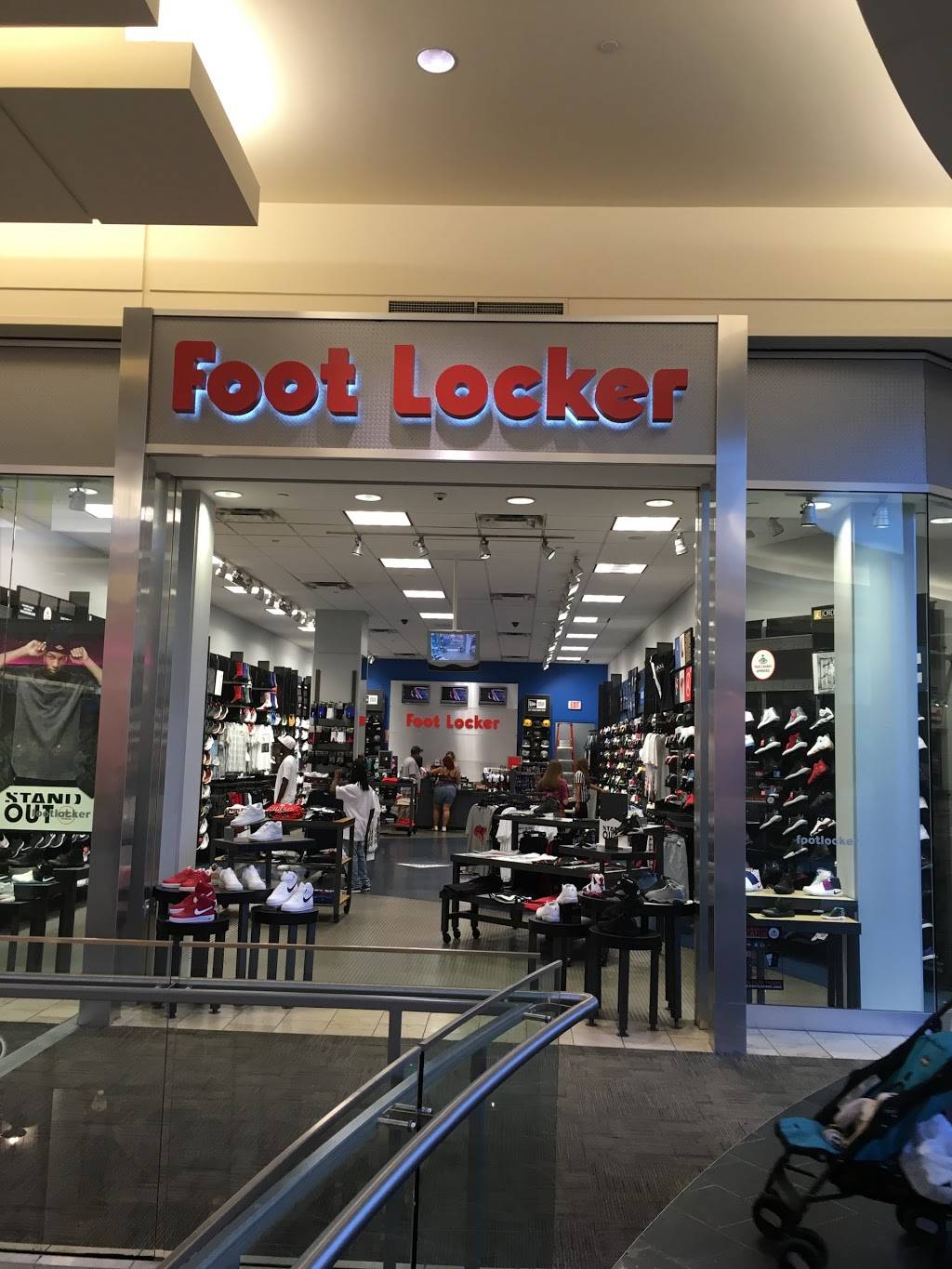Foot Locker | 100 Robinson Centre Dr Space 2300, Pittsburgh, PA 15205, USA | Phone: (412) 490-0530