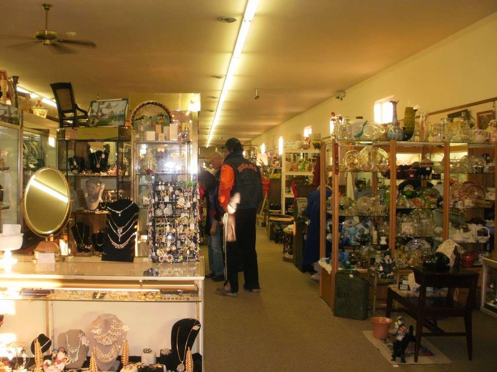 The Antique Market | 3707 N. E, Frontage Rd, Michigan City, IN 46360 | Phone: (219) 879-4084