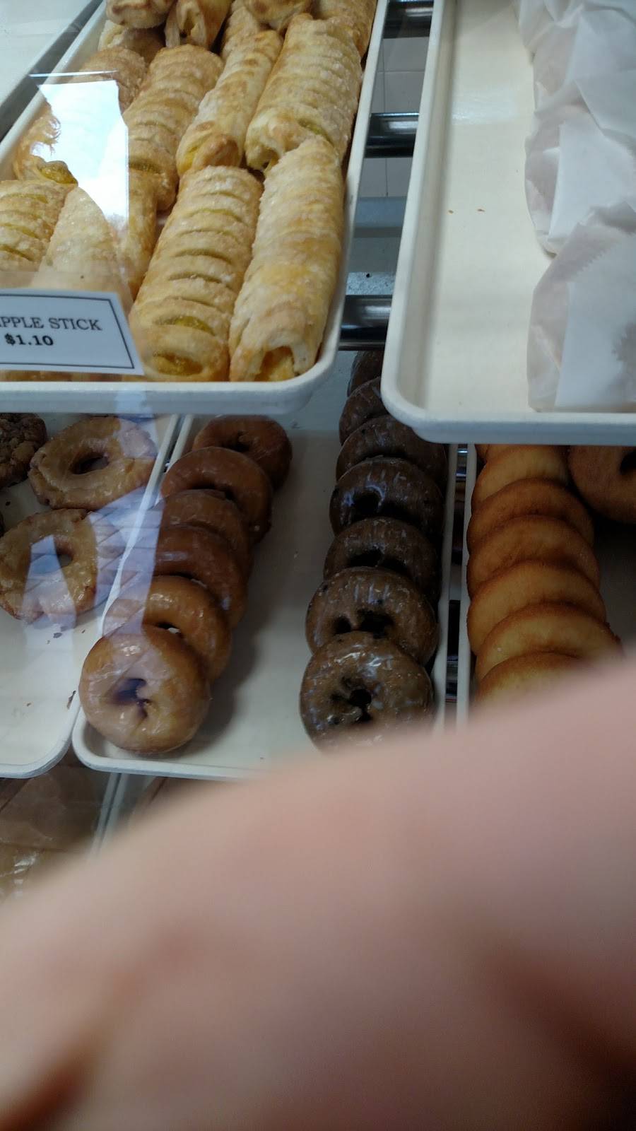 Donut Hut | 910 E Grauwyler Rd, Irving, TX 75061, USA | Phone: (972) 438-8200