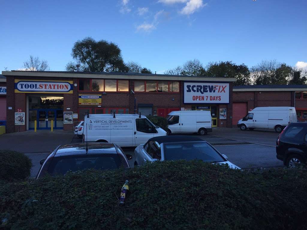 Screwfix | 27, Christchurch Industrial Estate, Forward Dr, Harrow HA3 8NT, UK | Phone: 0333 011 2112