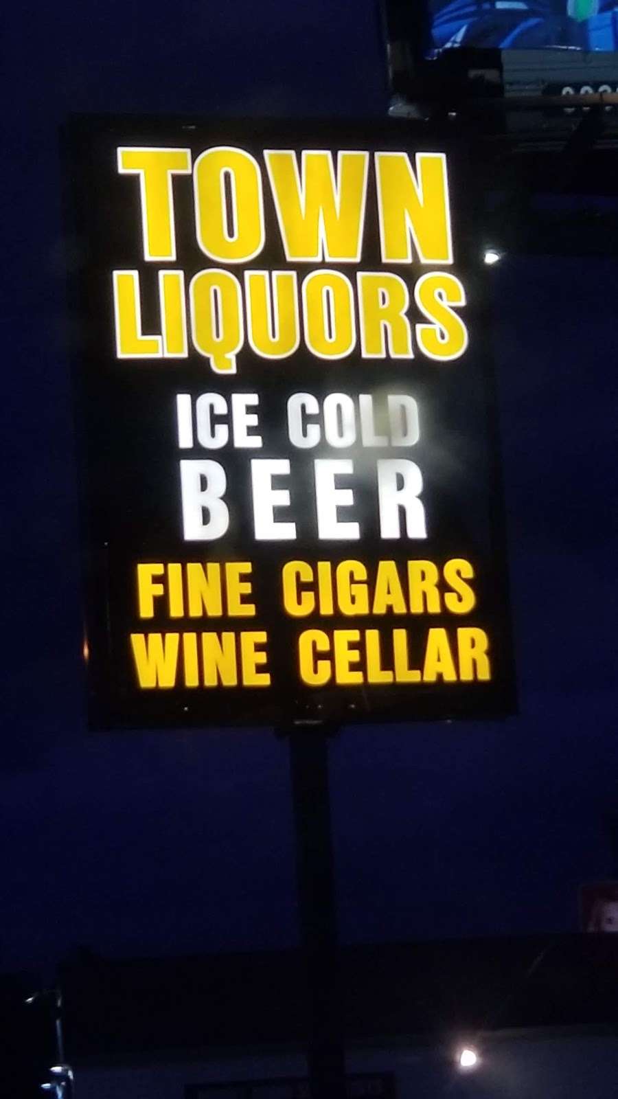 Town Liquor | 1127 Algonquin Rd, Algonquin, IL 60102, USA | Phone: (847) 658-6220