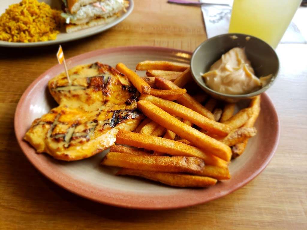 Nandos Peri-Peri | 14030 Promenade Commons St, Gainesville, VA 20155, USA | Phone: (703) 753-4100