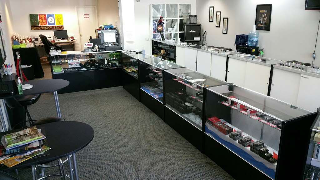 Vapor Haus CBD & Kratom | 617 W Golf Rd, Des Plaines, IL 60016 | Phone: (847) 718-6201