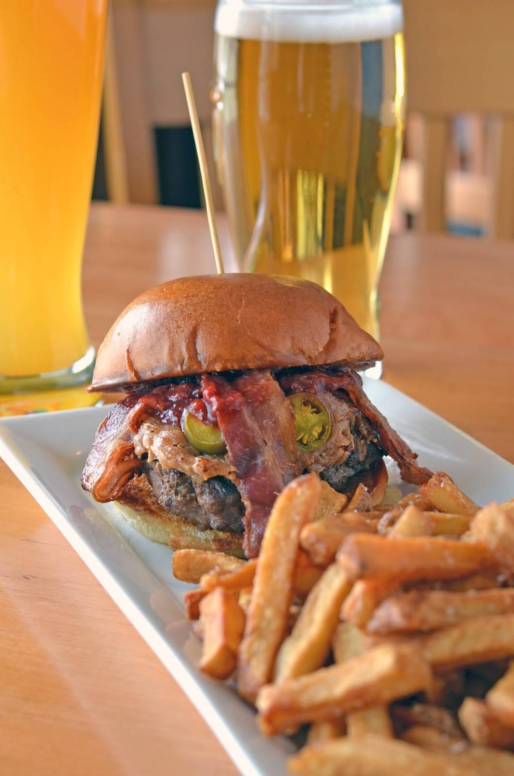 Sandbar Waterfront Grill | 930 Old Tecumseh Rd, Belle River, ON N0R 1A0, Canada | Phone: (519) 979-5624