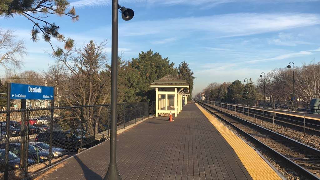 Deerfield Metra Station | Deerfield, IL 60015, USA