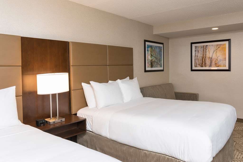 DoubleTree by Hilton Pleasant Prairie Kenosha | 11800 108th St, Pleasant Prairie, WI 53158 | Phone: (262) 857-3377