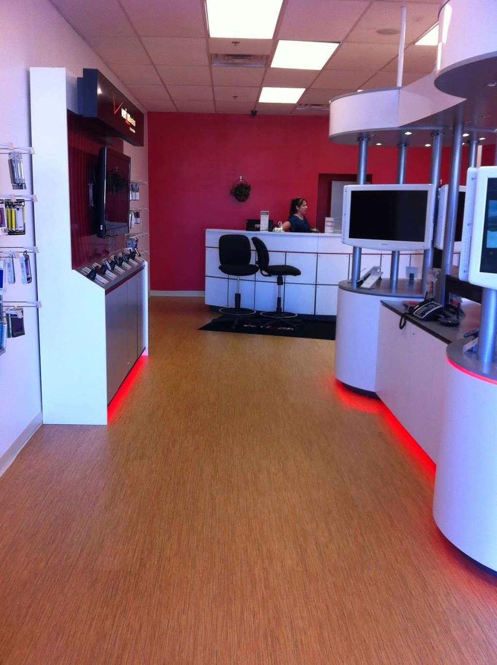 Verizon Authorized Retailer - The Wireless Center | 1020 E Main St G, Purcellville, VA 20132 | Phone: (540) 751-1156