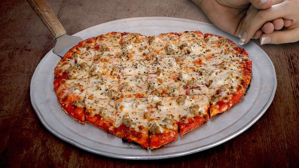 Monicals Pizza | 600 W Oak St, Fairbury, IL 61739, USA | Phone: (815) 692-4302