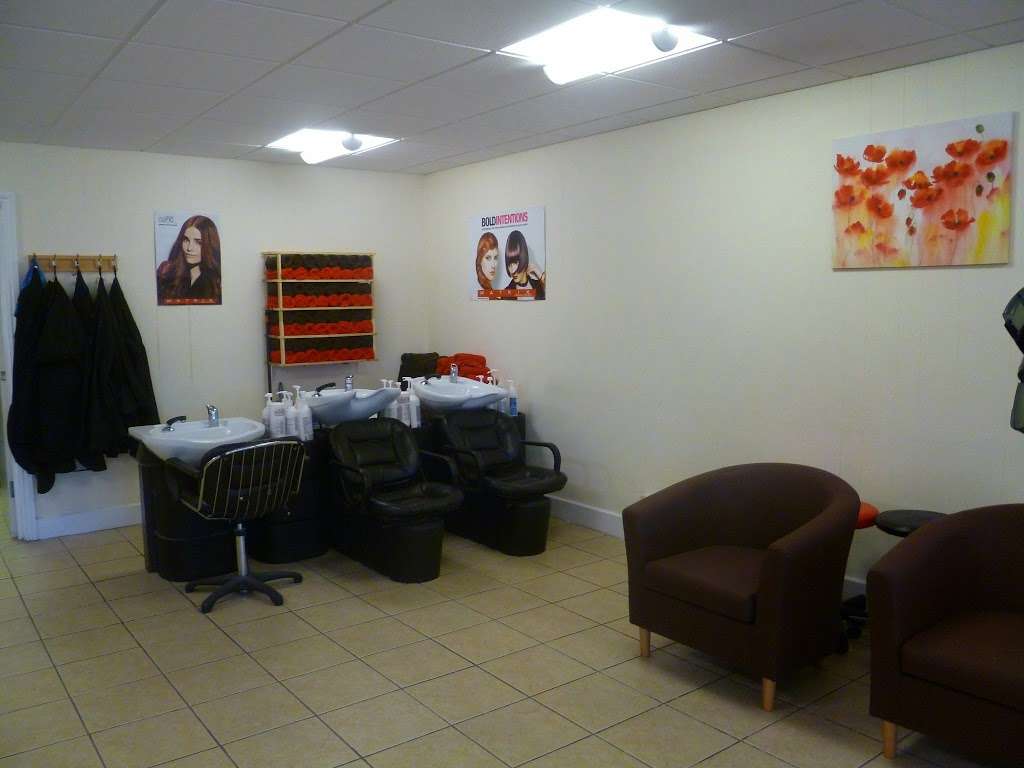 The Maneplace - Hairdressers | 29 The Green, Ware SG12 0QW, UK | Phone: 01920 465482