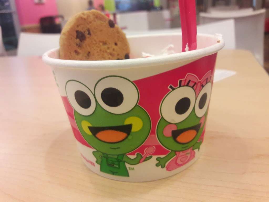 sweetFrog Premium Frozen Yogurt | 363 Avalon Park S Blvd, Orlando, FL 32828, USA | Phone: (407) 380-2476