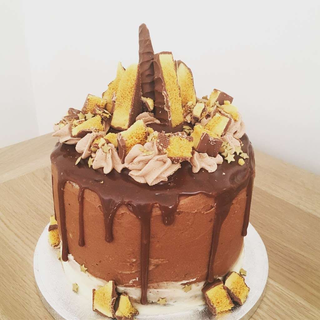 Lara’s Cake Kitchen | Ingrave Rd, Brentwood CM13 2AG, UK | Phone: 07739 315442