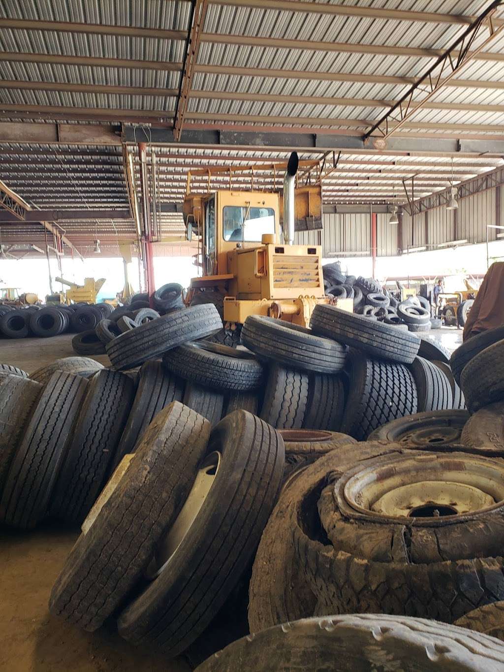 J & M Truck Tire Shop | 11420 TX-16, San Antonio, TX 78224, USA | Phone: (210) 628-1824