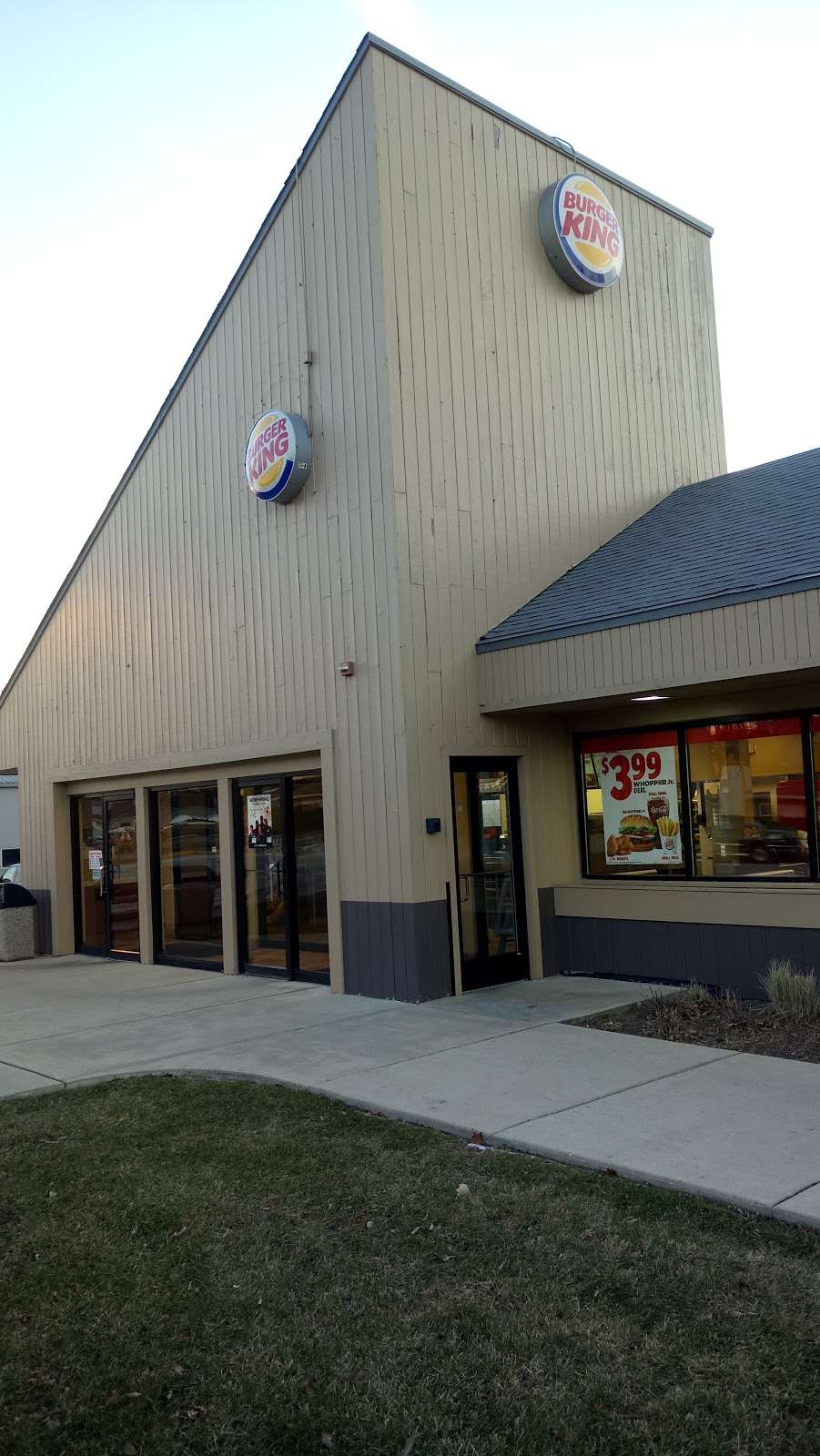 Burger King | 20 South St #12, Fox Lake, IL 60020, USA | Phone: (847) 587-1414