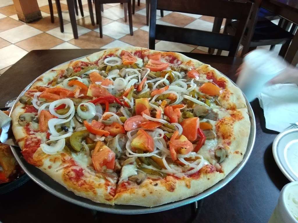Giovannis New York Pizza | 6959 Cypress Gardens Blvd, Winter Haven, FL 33884, USA | Phone: (863) 324-9100