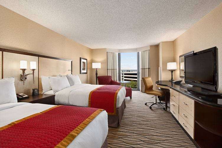 Hilton Rosemont/Chicago OHare | 5550 N River Rd, Rosemont, IL 60018, USA | Phone: (847) 678-4488