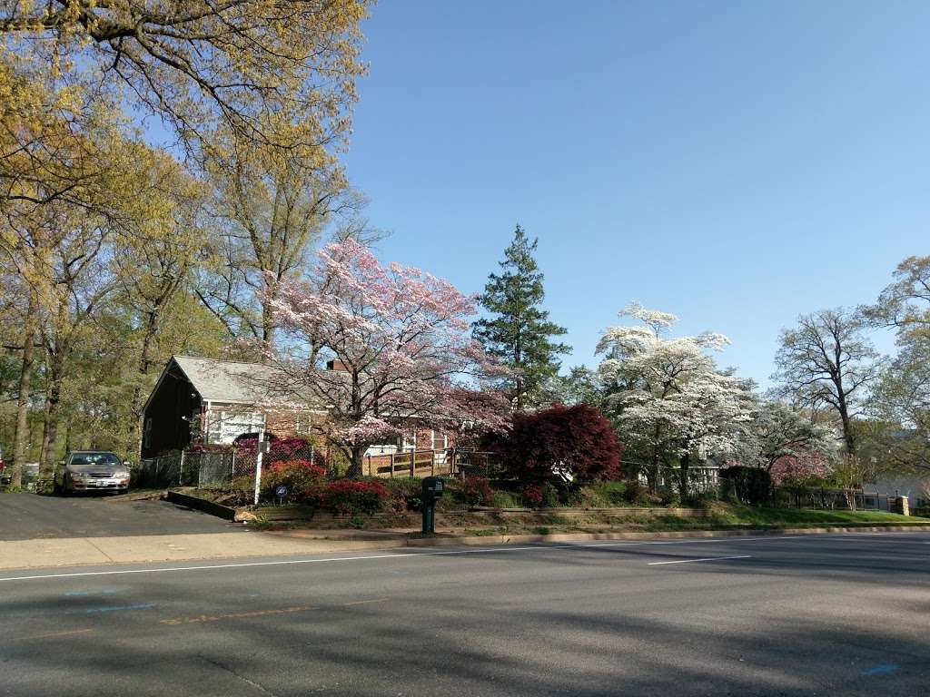 Dunn Loring Park 2540 Gallows Rd, Dunn Loring, VA 22027