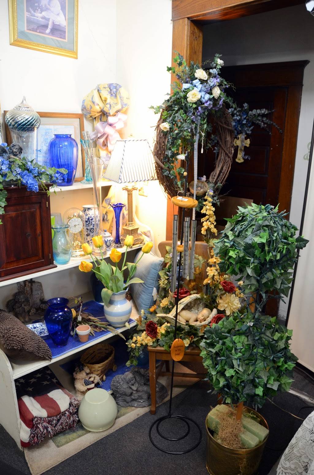 Pauls Flowers & Gifts | 5365 E Washington St, Indianapolis, IN 46219, USA | Phone: (317) 353-2166