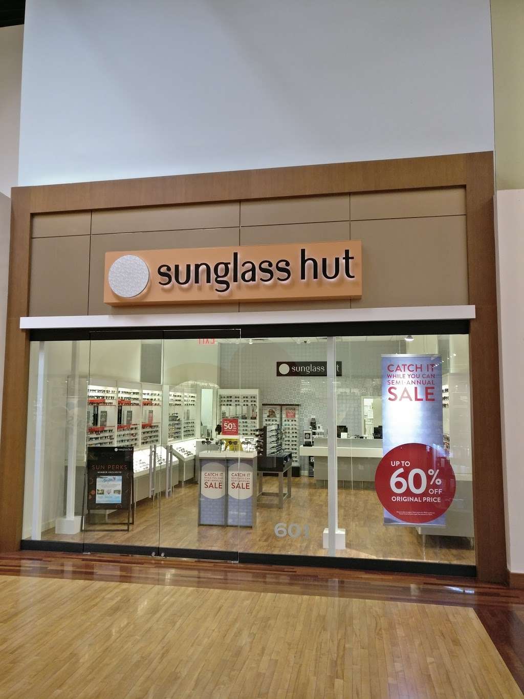 Sunglass Hut | 3000 Grapevine Mills Pkwy Ste 601, Grapevine, TX 76051, USA | Phone: (972) 724-7805