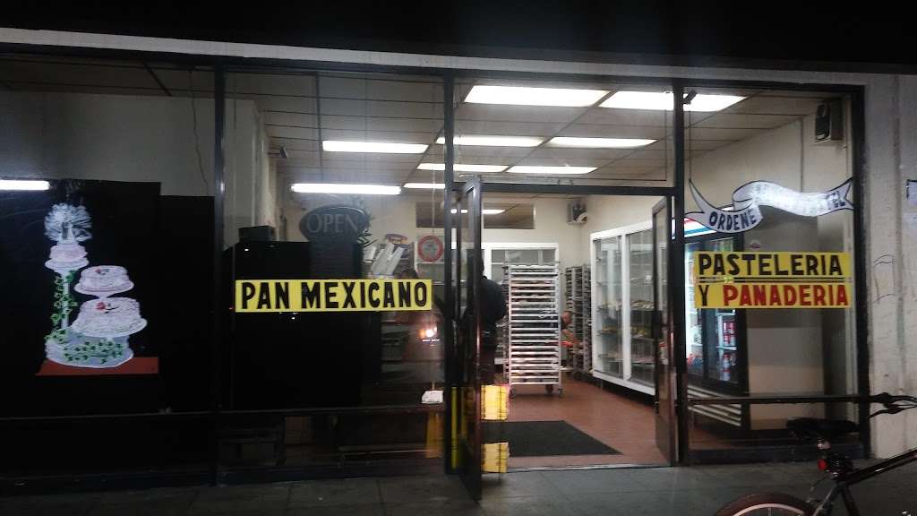 Panaderia Paloza | 1701 E McFadden Ave, Santa Ana, CA 92705 | Phone: (714) 547-7352