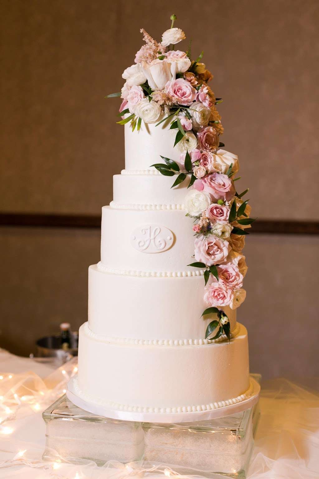 Cardinal Cake Company - By Appointment Only | 3100 SW State Route 7, Blue Springs, MO 64014, USA | Phone: (816) 295-1237