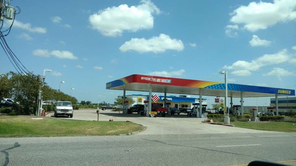 Stripes Convenience Store | 1475 E Main St, Tomball, TX 77375, USA | Phone: (281) 516-2249