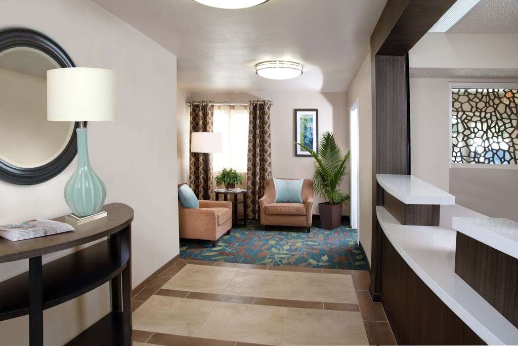 Candlewood Suites Dallas NW - Farmers Branch | 1561 Mira Lago Blvd, Farmers Branch, TX 75234, USA | Phone: (469) 862-3400