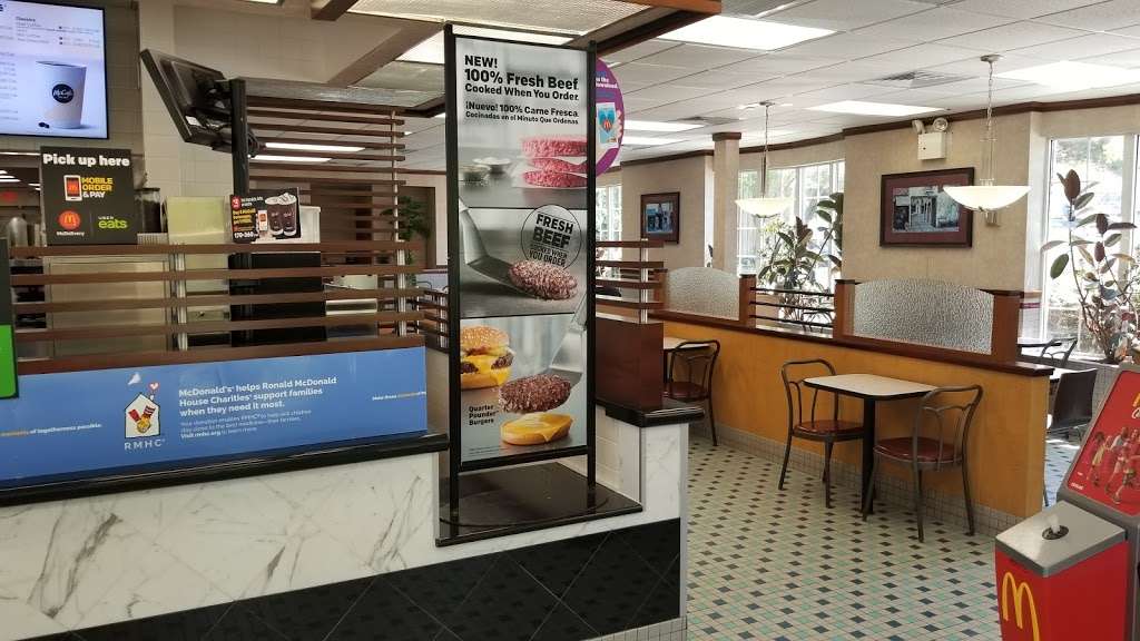 McDonalds | 245 Pine Hollow Rd, Oyster Bay, NY 11771, USA | Phone: (516) 624-9266