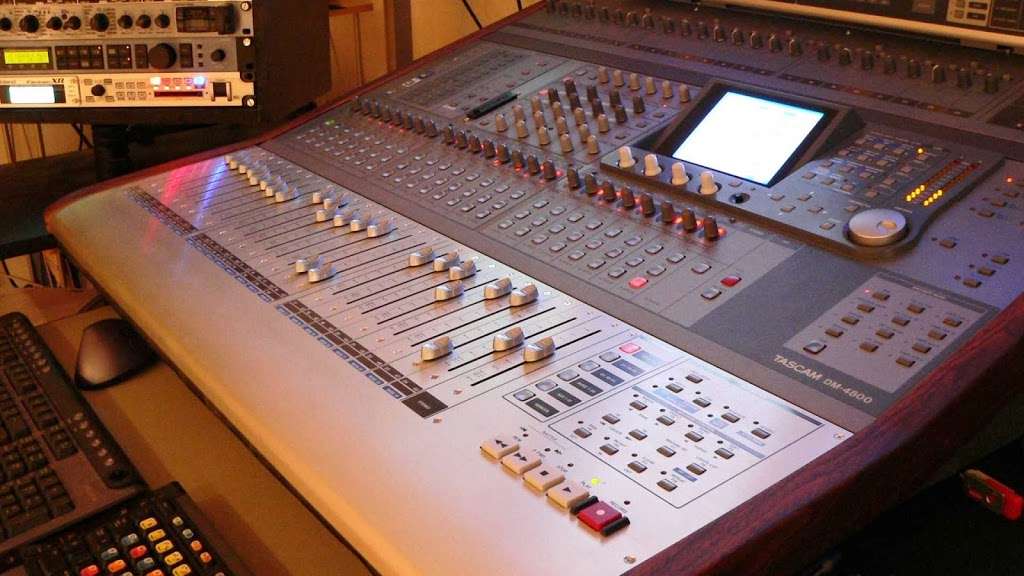 Treetops Recording Studio | 113 The St, Capel, Dorking RH5 5JX, UK | Phone: 056 0131 1363