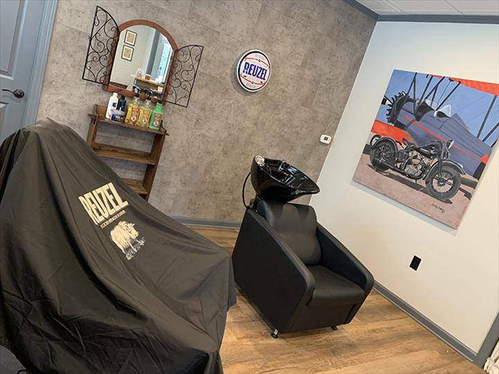 Shabbona Barber & Hot Shave Parlor | 208 W Comanche Ave, Shabbona, IL 60550, USA | Phone: (815) 901-4695