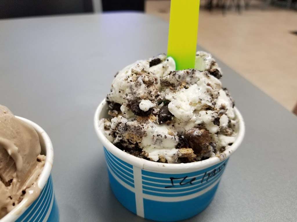 Frozen Nitrogen Ice Cream | 4498 N Alafaya Trail suite 330, Orlando, FL 32826, USA | Phone: (407) 286-6821